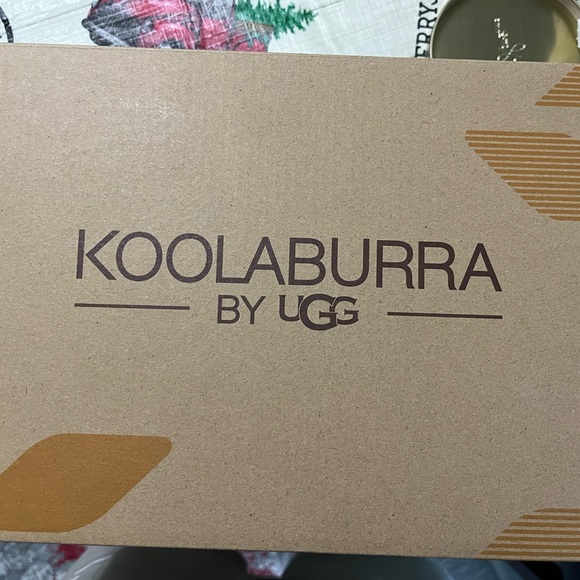 Kookaburra by UGG short slip on shoes size 8 - Picture 2 of 4